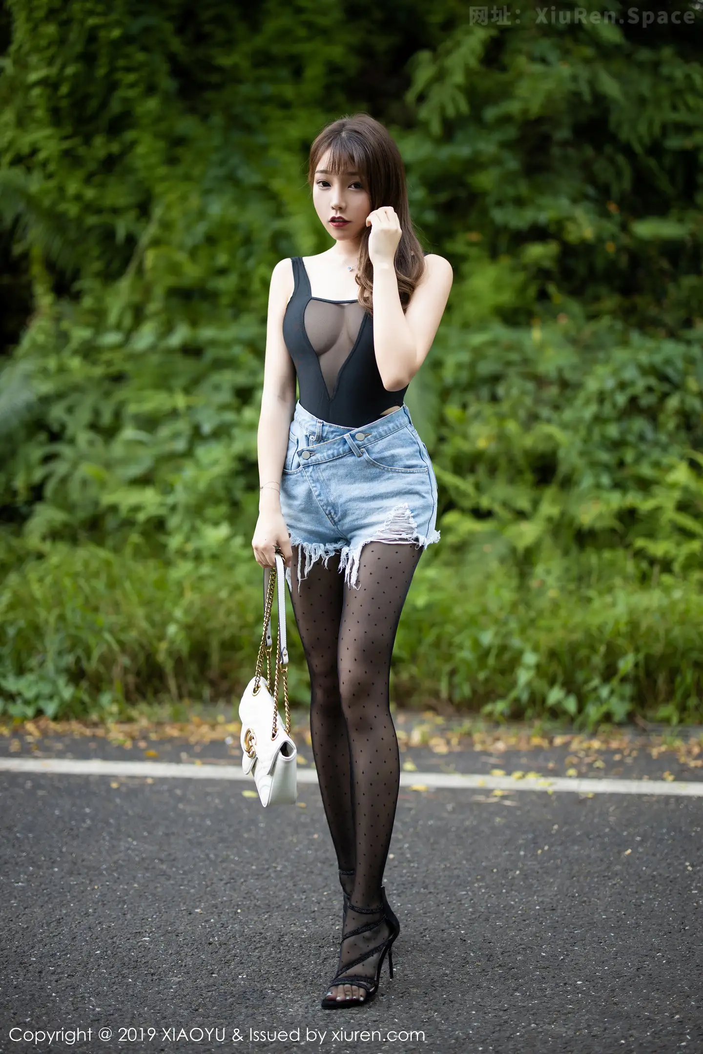 图片[5]-[XiaoYu画语界]Vol.156 女神芝芝Booty室外车拍高叉连体内衣配黑丝裤袜撩人诱惑写真68P-秀人网官方网站